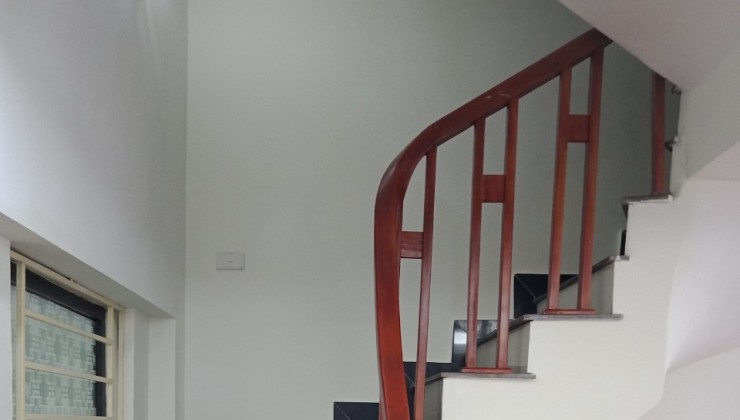 Cho thuê nhà ngõ 192 Lê Trọng Tấn. Ô tô tận cửa, 5 tầng, 30m2, 4 ngủ, 15 Triệu (có thương lượng)